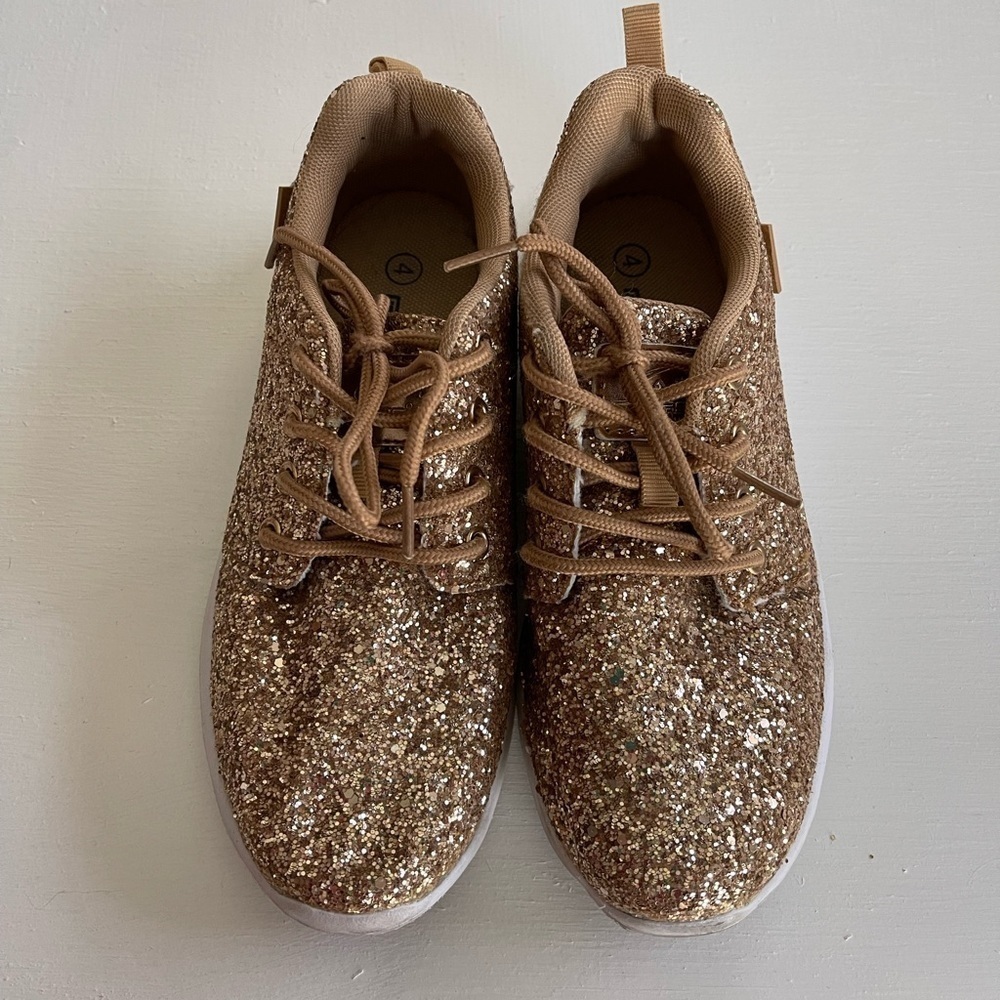 Size 4 gold glitter sneakers - Picture 2 of 5